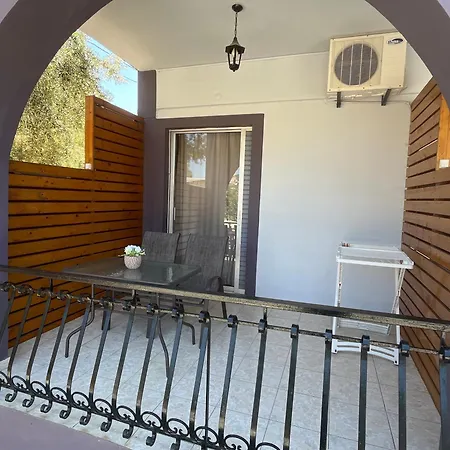 Nikos Apartamento Keri