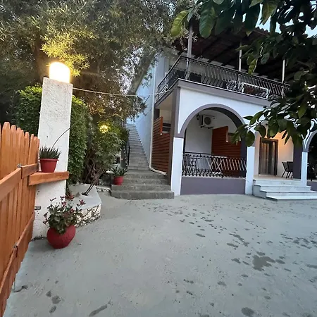 Apartment Nikos Keri