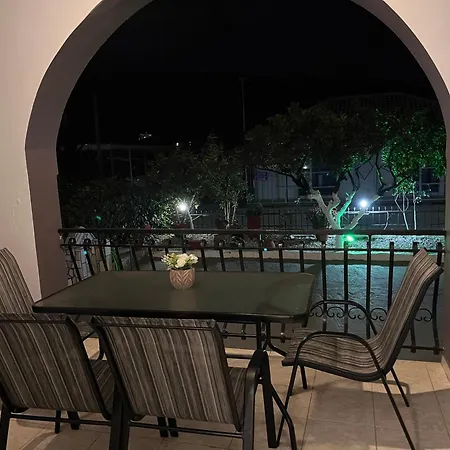 Nikos Apartman *